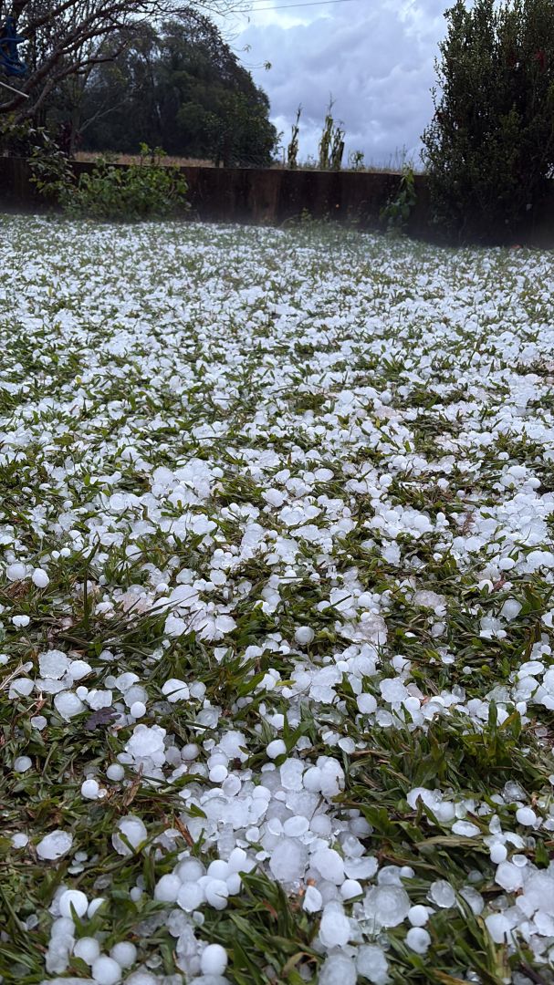 Vídeo mostra granizo acumulado em propriedade rural no interior de Toledo