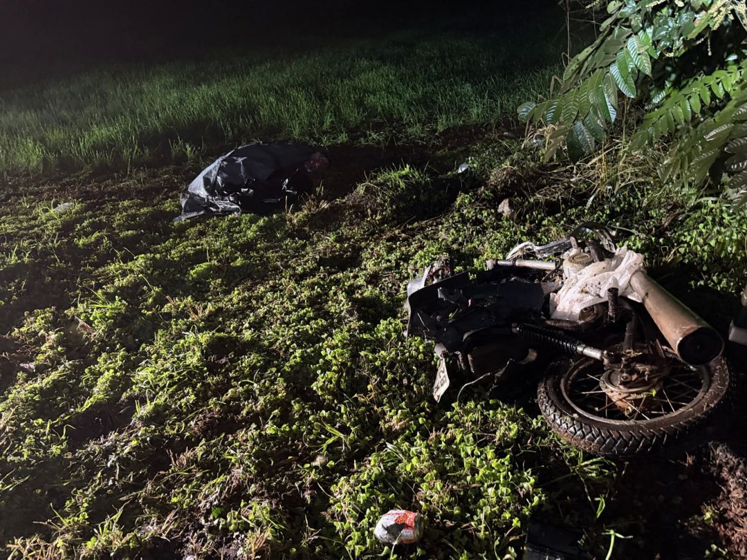 Jovem de 19 anos morre em grave acidente entre moto e caminhão na PR-182, em Ampére