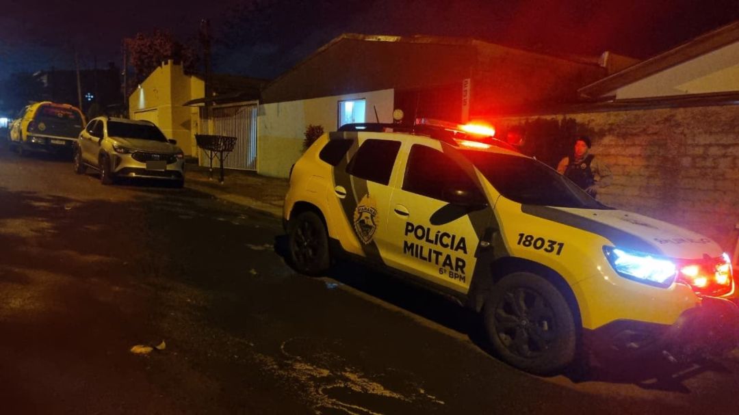 Idoso é encontrado morto dentro de casa em Cascavel; martelo com marcas de sangue é localizado no imóvel