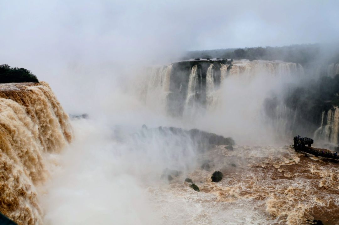 Vazão das Cataratas do Iguaçu chega a quase 6 milhões de litros de água por segundo