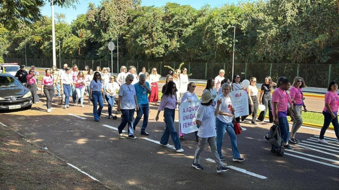 Caminhada do Meio Dia integra campanha estadual e reforça combate ao feminicídio em Toledo