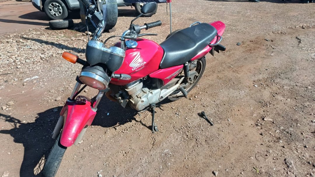 Motociclista sofre fratura no fêmur após acidente com carro na Avenida Egydio Gerônymo Munaretto