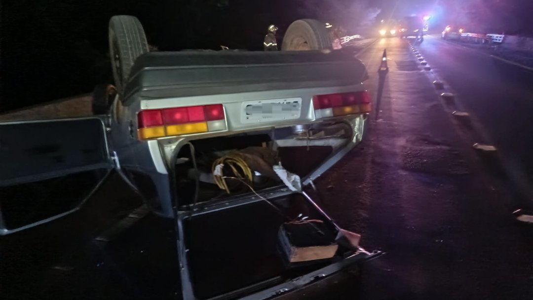 Carro capota na Ponte do Rio São Francisco, entre Toledo e Ouro Verde