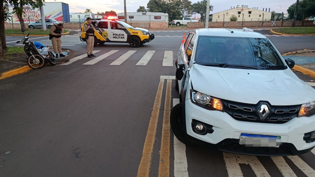 Motociclista fica ferido após colisão com carro no Jardim Porto Alegre