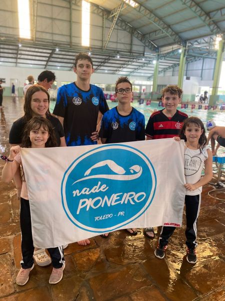 Natação de Toledo conquista mais de 45 medalhas no Campeonato Regional em Foz do Iguaçu