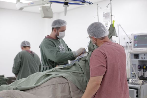 Hospital Regional amplia atendimentos com início das cirurgias, abertura de leitos de UTI e retomada gradual do ambulatório
