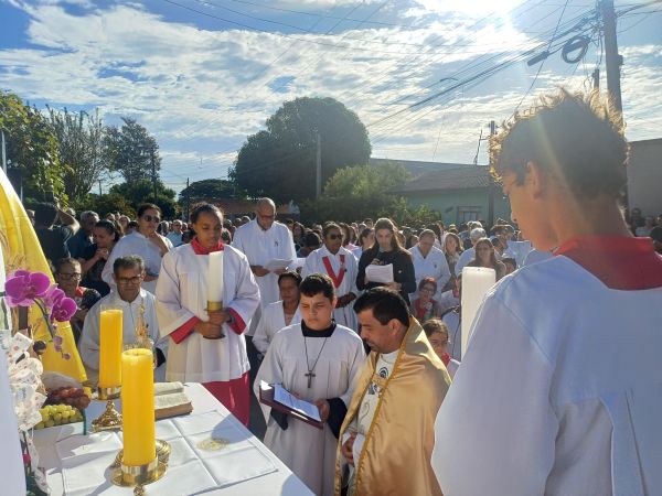 Corpus Christi reúne fiéis em Toledo com missas, procissões e tradicionais tapetes coloridos; confira a programação
