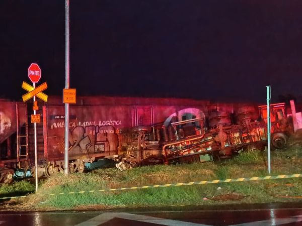 Caminhão-tanque é atingido por trem na BR-369 em Jandaia do Sul