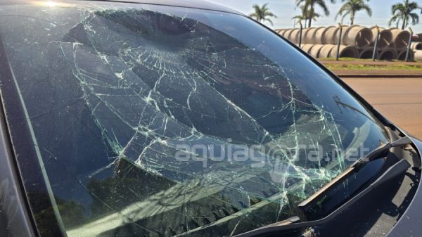 Motociclista de 21 anos é arremessada sobre carro após colisão em Marechal Cândido Rondon