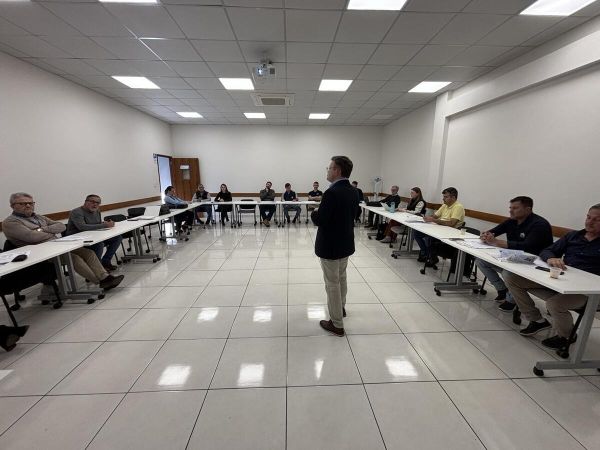 Encontro no Sebrae reúne entidades e lança bases para o futuro do agro em Toledo