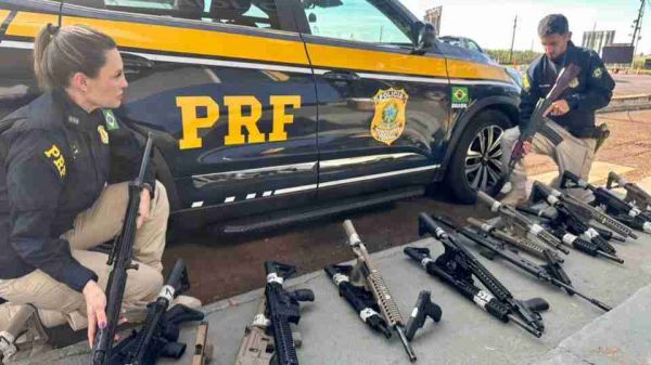 Maior apreensão de fuzis da história da PRF soma 41 armas na fronteira