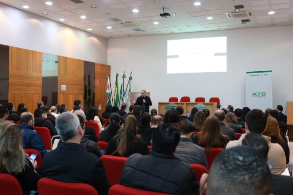 Nova NFS-e Nacional é tema de encontro entre empresários, contadores e poder público na ACIT
