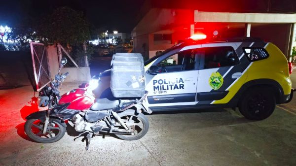 Motociclista embriagado é preso ao ser flagrado transportando criança sobre tanque da moto em Cascavel