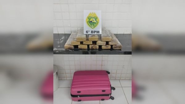 Mala rosa com cheiro de café leva PM a apreender mais de 20 quilos de maconha na BR-277 em Cascavel