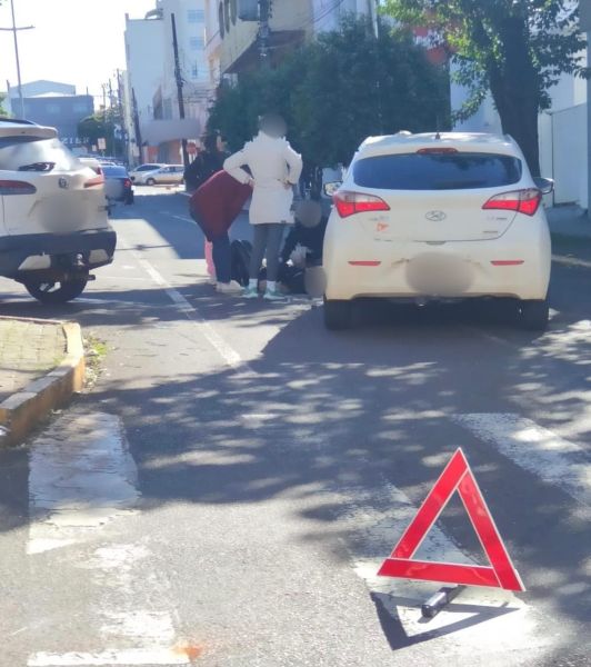Pedestre é atropelada na Rua Sete de Setembro, no Centro de Toledo