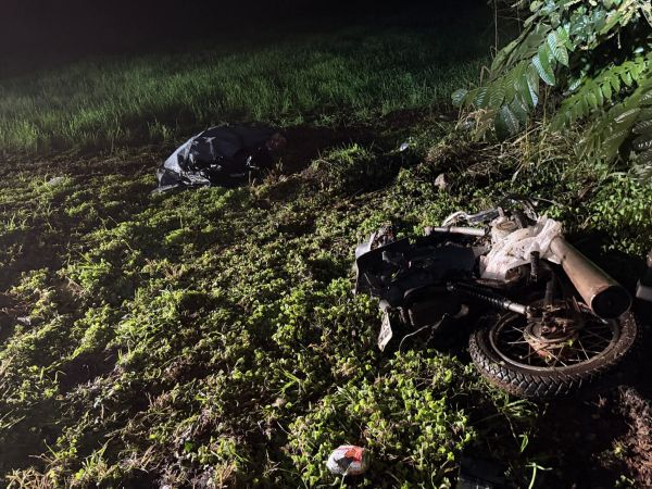 Jovem de 19 anos morre em grave acidente entre moto e caminhão na PR-182, em Ampére