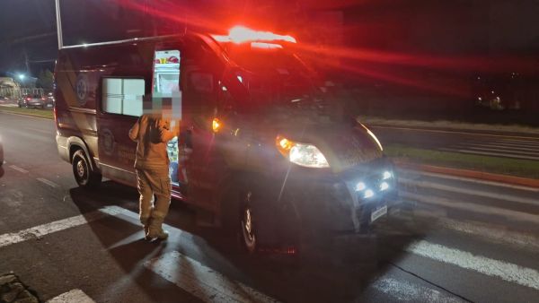 Motociclista fratura a perna em colisão com carro na Avenida Maripá