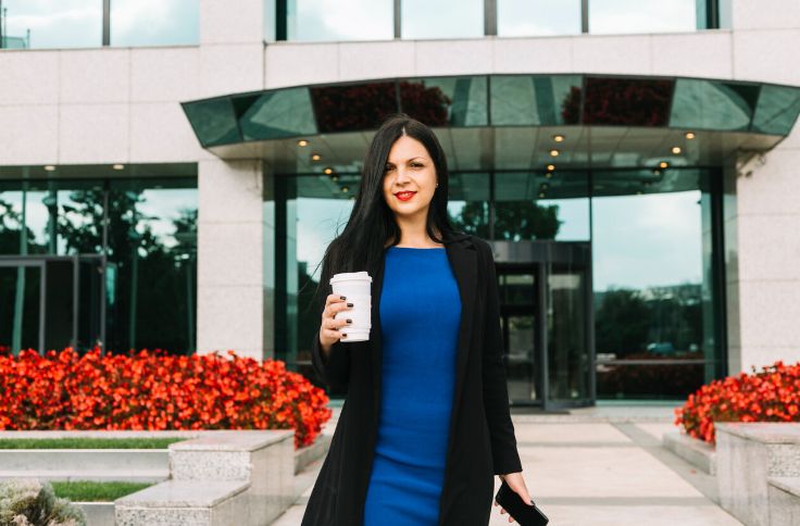Ideias de looks com vestidos sociais para diferentes eventos