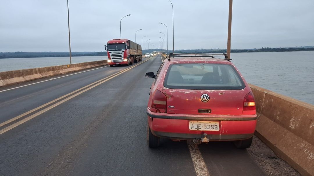 Carro furtado em Cascavel é recuperado pela PRF na Ponte Ayrton Senna em Guaíra