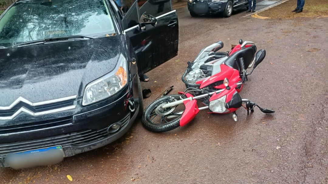 Motociclista fica ferido em colisão com carro no Jardim Panorama, em Toledo