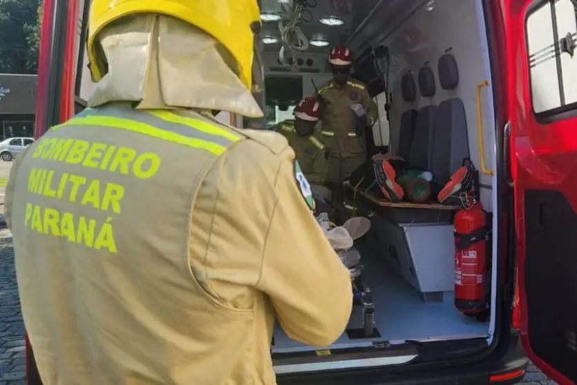Homem em surto ateia fogo no próprio carro em Umuarama