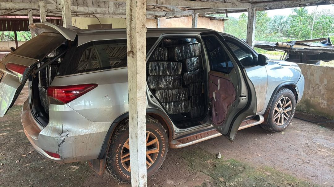 Caminhonete furtada em Toledo é encontrada com 1.860 quilos de maconha em Sete Quedas (MS)