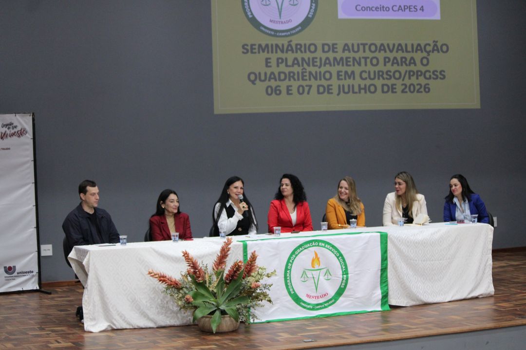 Com docentes, estudantes e Capes reunidos, campus de Toledo avalia e planeja futuro do programa de Serviço Social