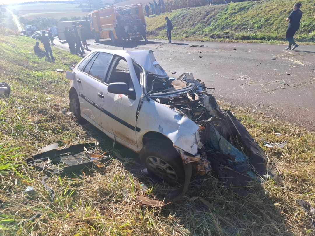 Homem morre em grave acidente entre carro e caminhão na PR-239, em Iracema do Oeste