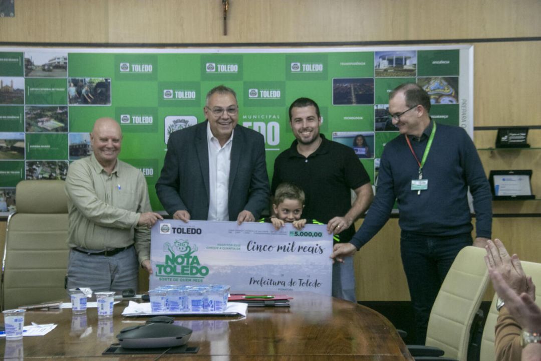 Prefeitura realiza primeira entrega simbólica do prêmio do Nota Toledo