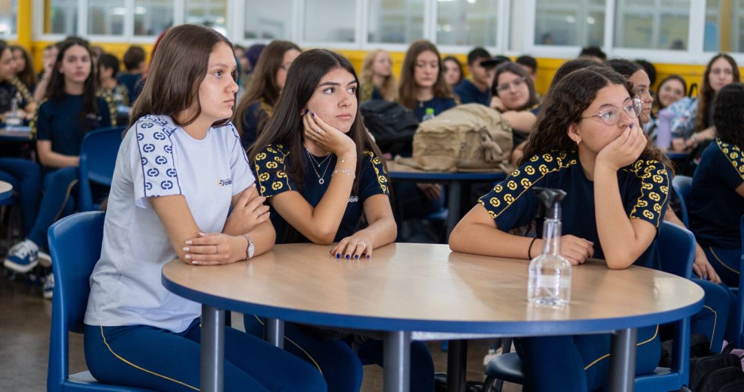 Mentorias fortalecem autonomia e inteligência socioemocional no Colégio Donaduzzi