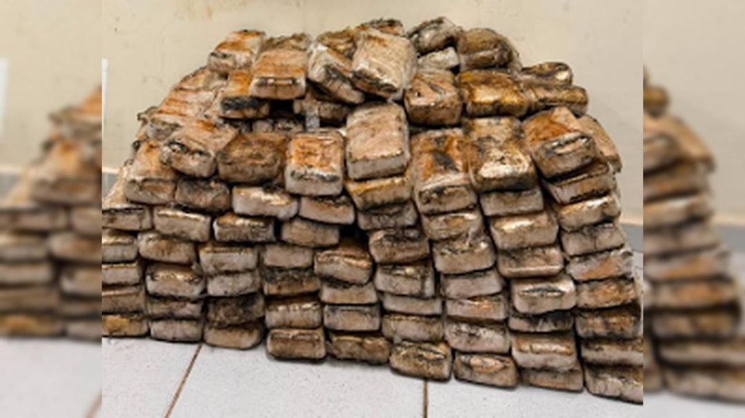 PF intercepta carregamento de 225 quilos de crack e prende motorista em flagrante em Maringá