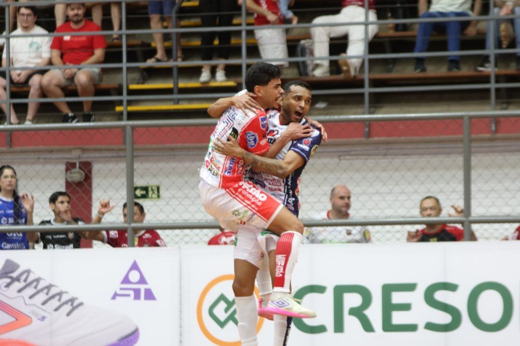 Cascavel Futsal arranca empate a dois segundos do fim diante do líder Atlântico pela LNF