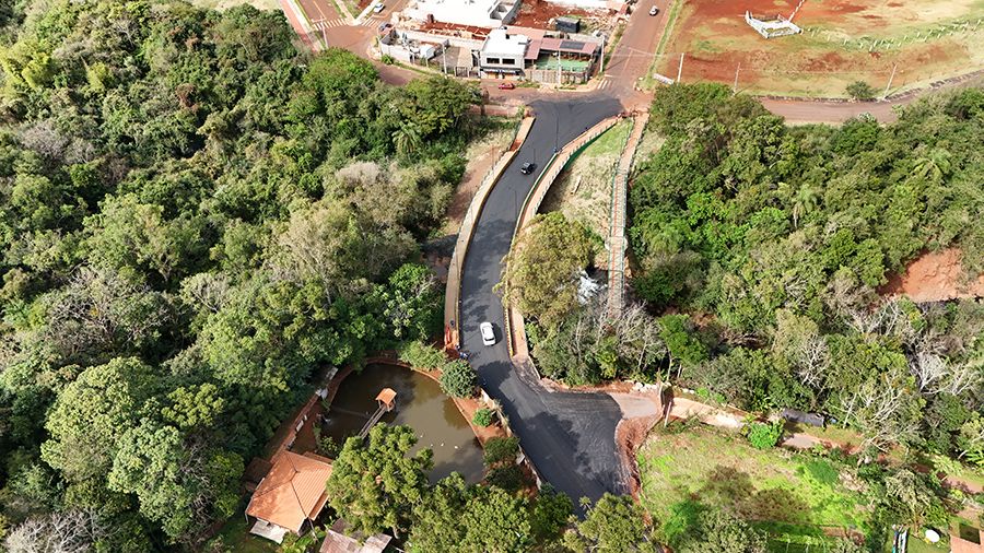 Acessos da ponte do Rio Marreco recebem asfalto e obra entra na reta final