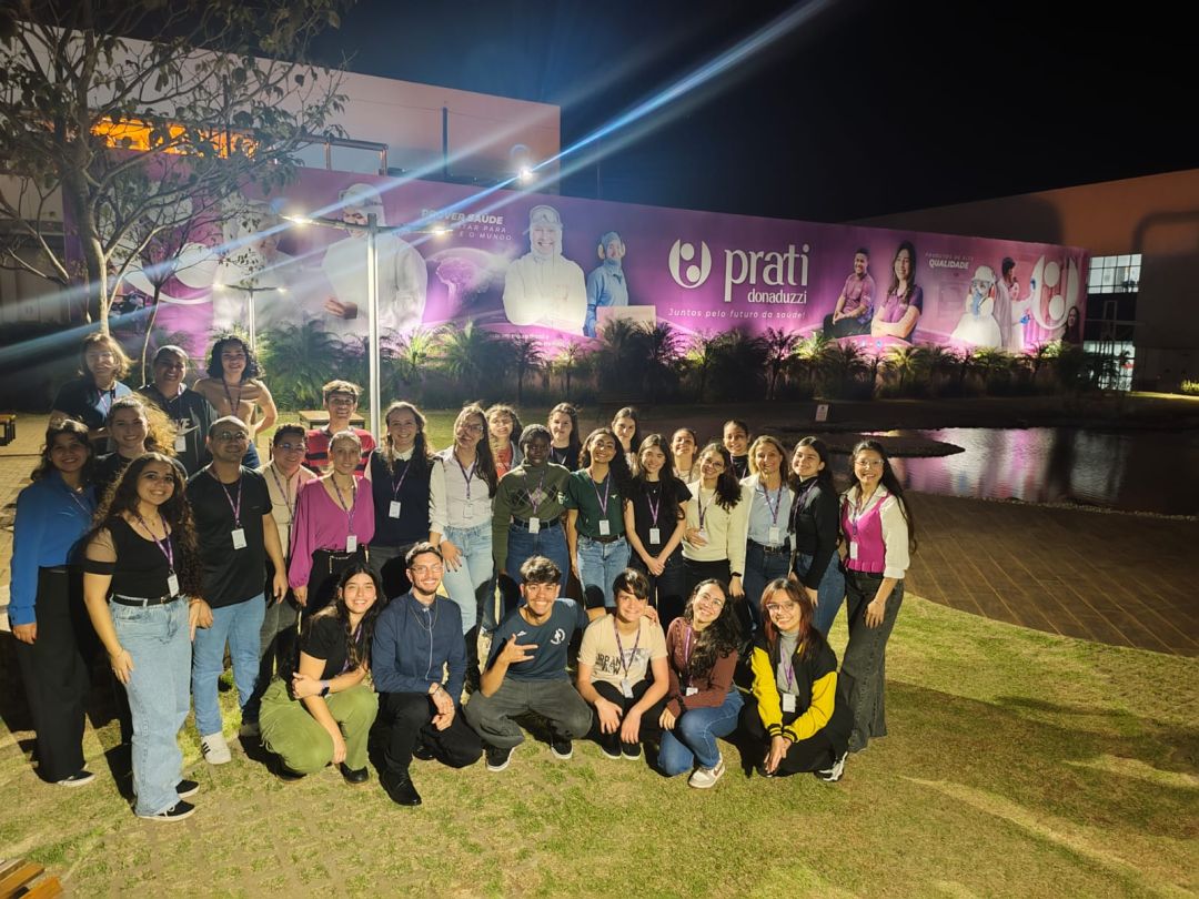 Turma de Secretariado Executivo Trilíngue da Unioeste faz visita técnica à Prati-Donaduzzi