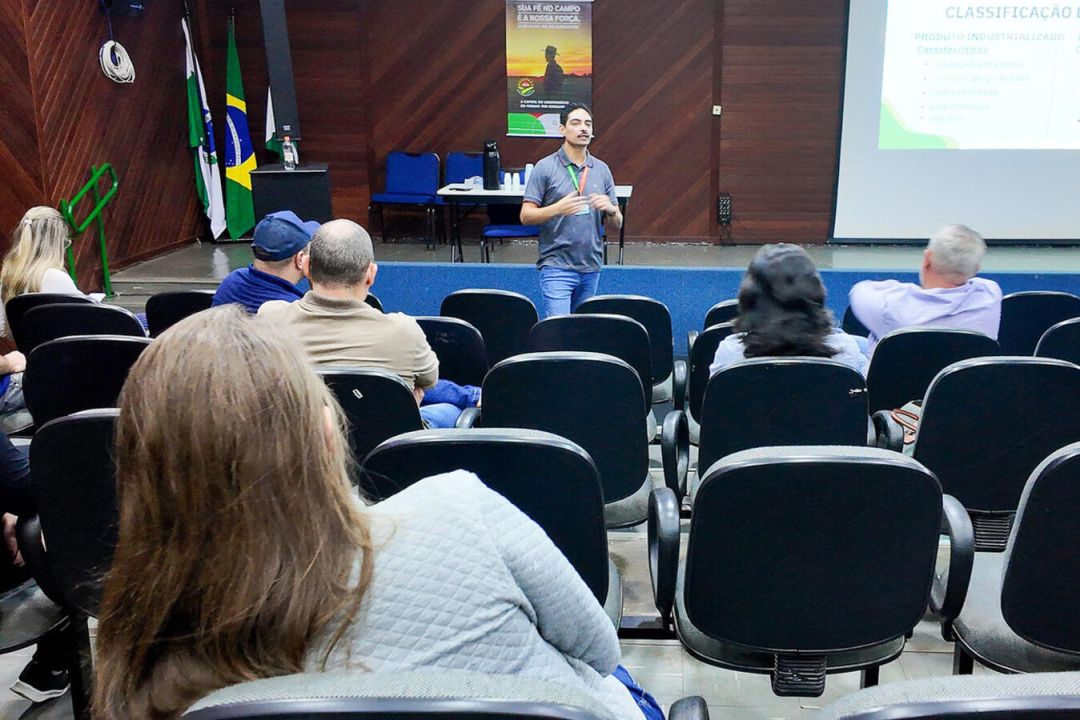 Capacitação orienta comerciantes de Toledo sobre venda de alimentos de origem animal e vegetal