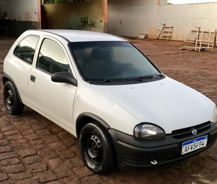 Corsa branco é furtado no Jardim Panorama, em Toledo, e dono pede ajuda para localizar o veículo