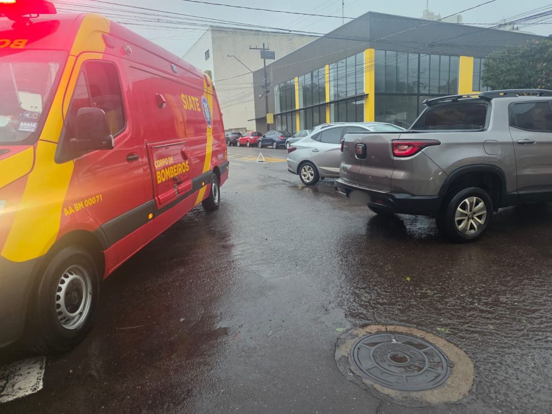 Motorista passa mal ao volante se envolve em colisão no Centro de Toledo