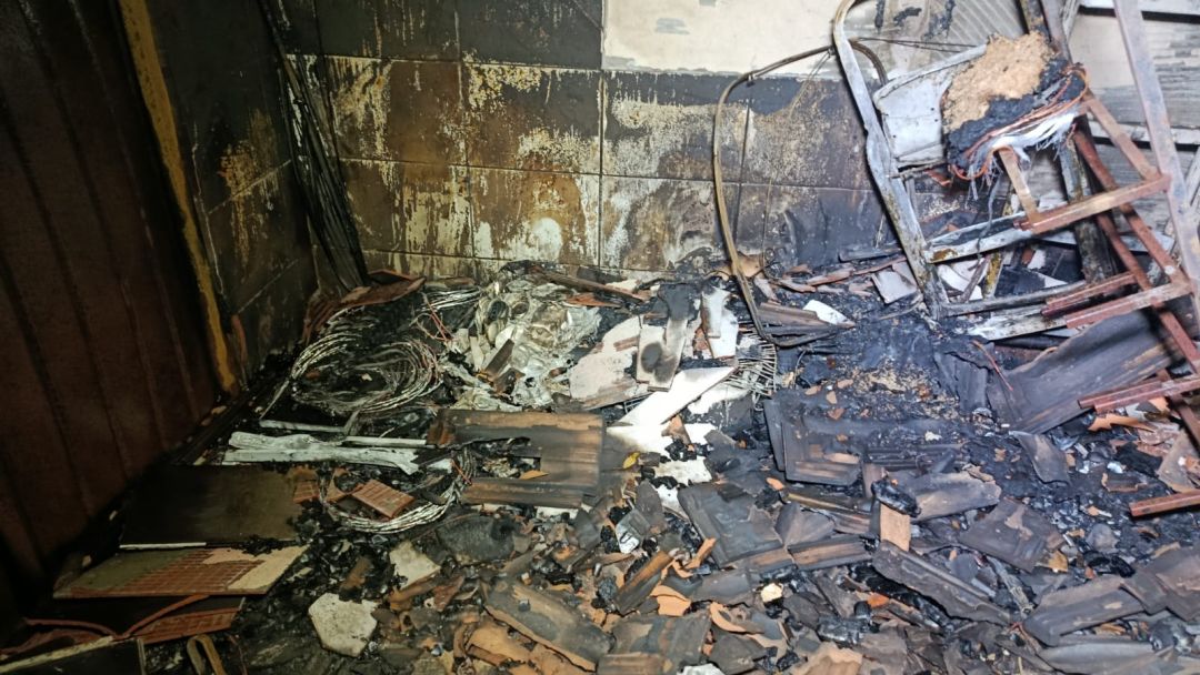Incêndio atinge prédio desativado do antigo Fórum de Toledo; polícia suspeita de ação criminosa