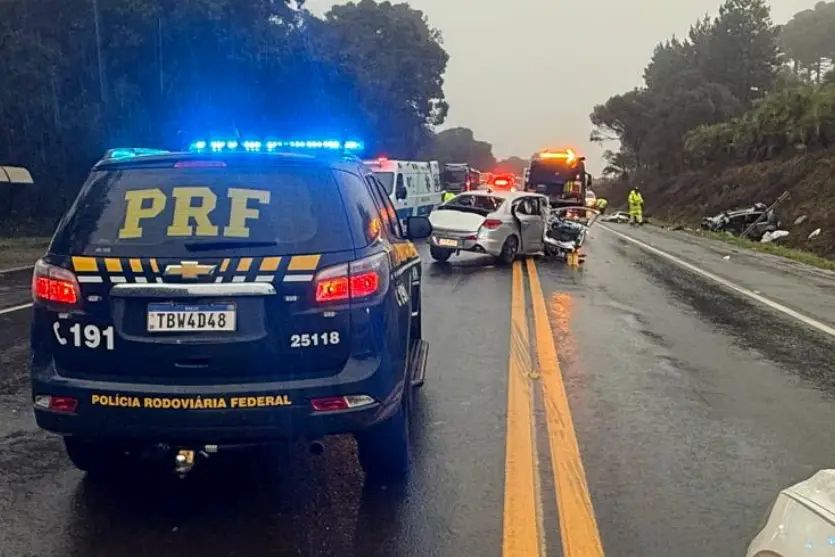Colisão frontal na BR-277 deixa cinco mortos e um ferido grave no Paraná