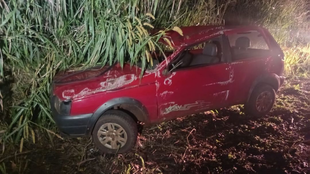 Motorista fica ferido na cabeça em capotamento na estrada de Vila Nova, em Toledo