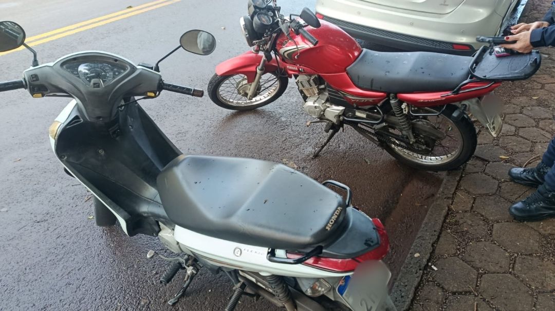 Colisão entre motos no cruzamento da Vila Industrial deixa duas mulheres feridas