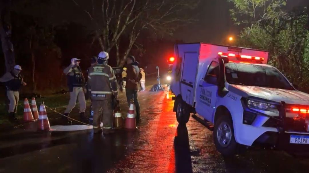 Duas mulheres morrem e seis pessoas ficam feridas após Pajero atingir árvore em Foz do Iguaçu