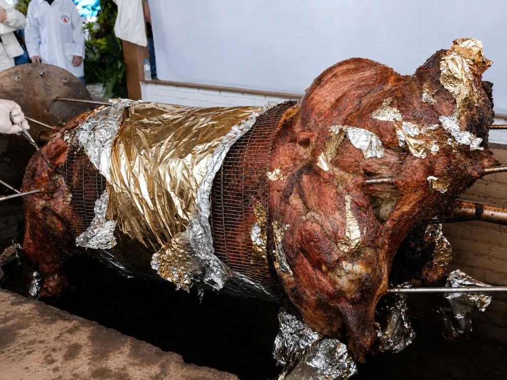 Expo Rondon celebra a Festa Nacional do boi no rolete com 49 bois assados inteiros