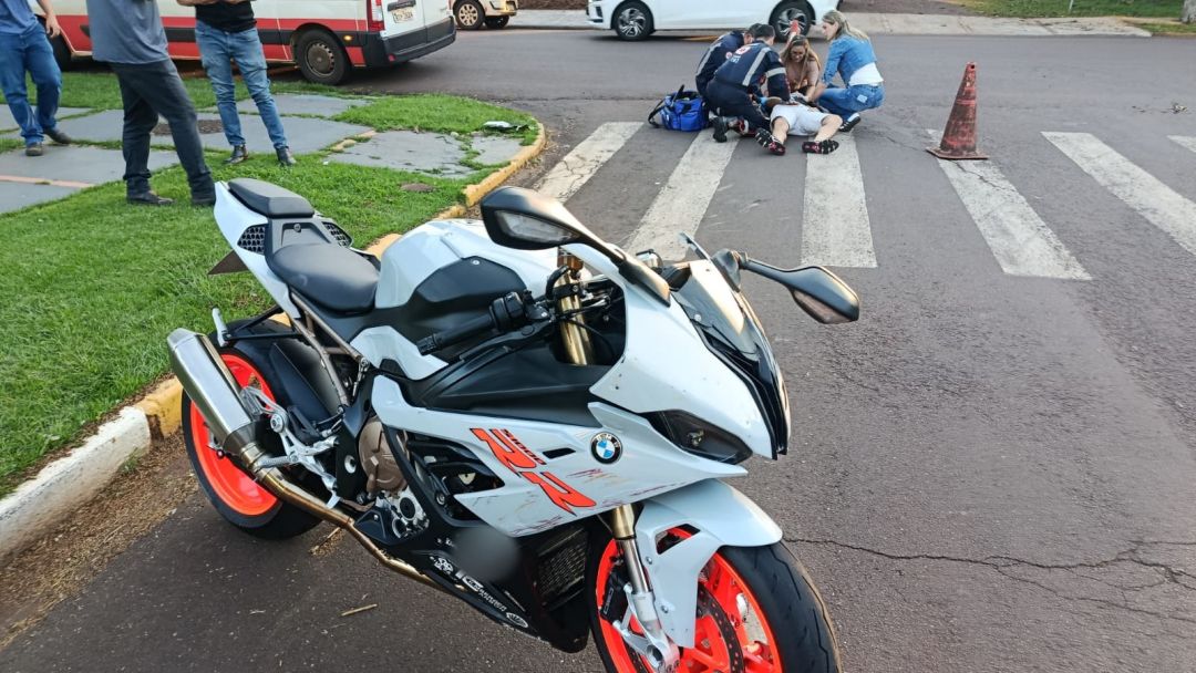 Batida entre moto e picape deixa homem com braço quebrado no Jardim La Salle, em Toledo