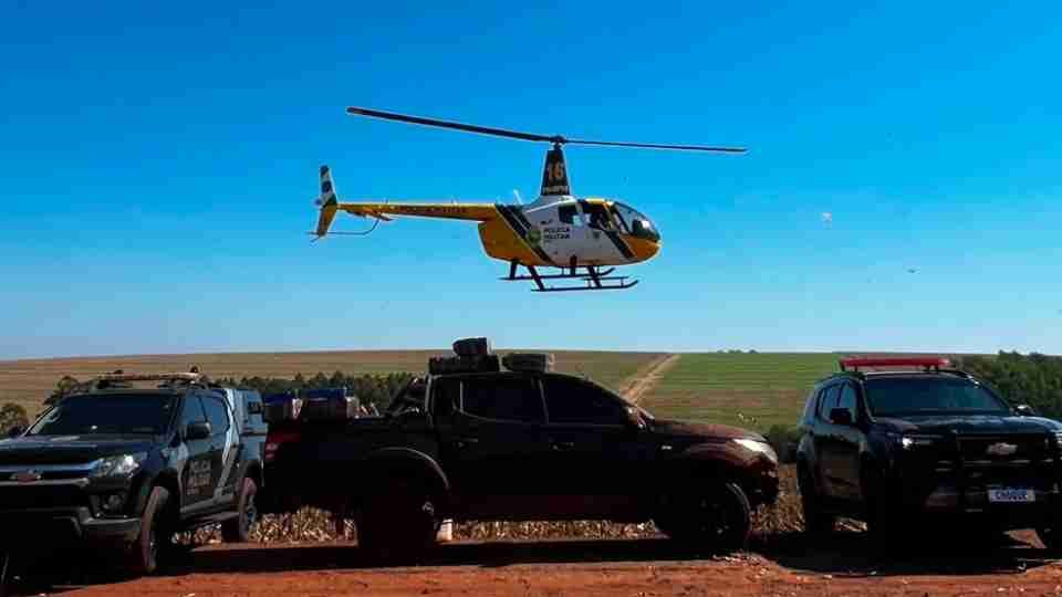 Suspeito abandona veículo com quase meia tonelada de maconha durante fuga da PM na PR-323