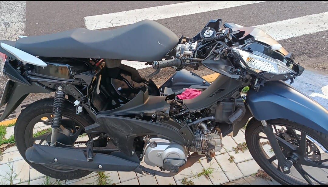 Motociclista fica ferido após colisão frontal com carro no Centro de Toledo