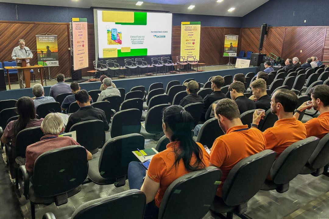 Evento sobre desafios na agricultura reúne produtores e especialistas em Toledo