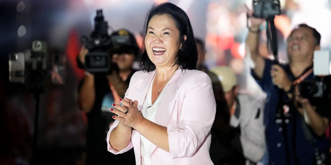 Fujimori assume o poder no Peru