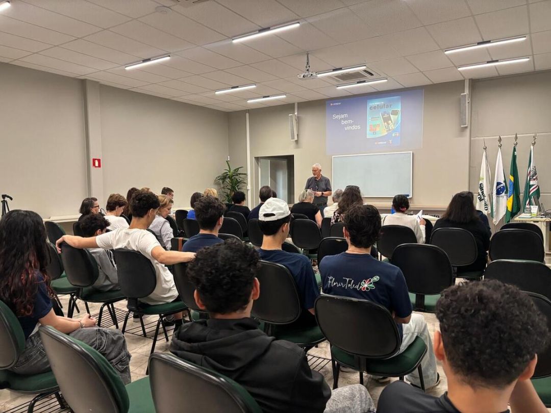 Curso básico de smartphone para idosos reúne mais de 100 participantes em Toledo