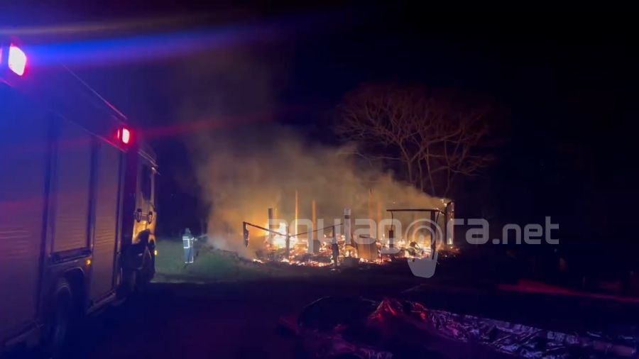 Incêndio criminoso destrói curral e deixa animais mortos em propriedade no interior de Marechal Cândido Rondon